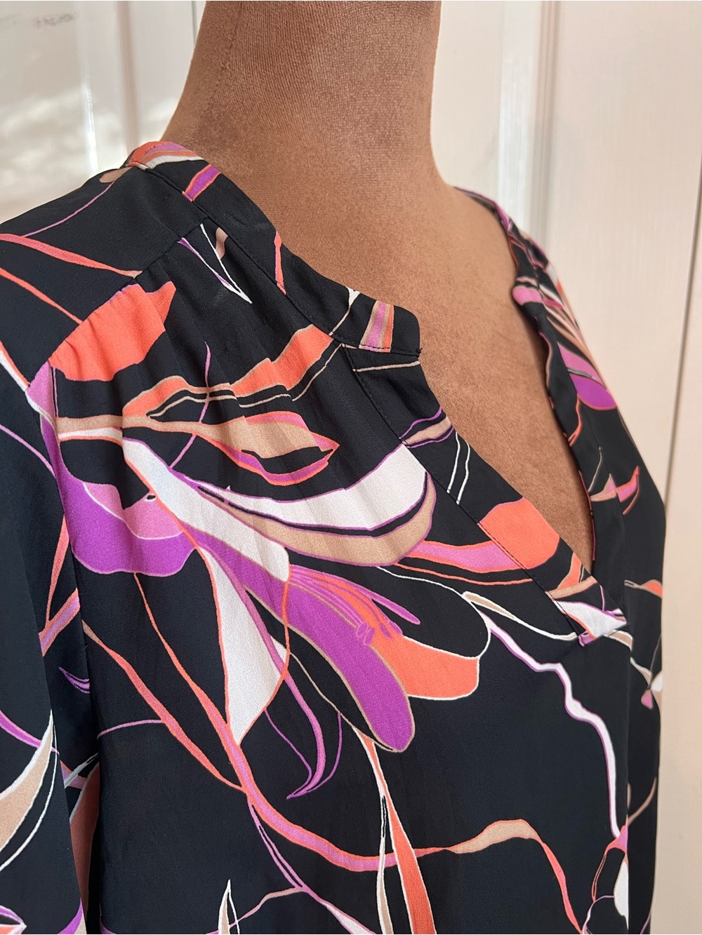 Worthington Black Floral Multicolor V-Neck Tunic - Picture 5 of 8